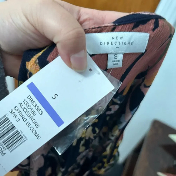 NWT NEW DIRECTIONS FLORAL MIDI DRESS - Picture 3 of 4